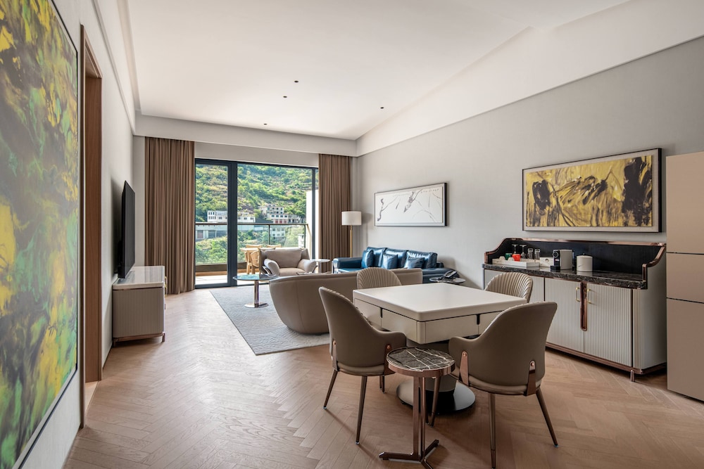 Suite, 1 Bedroom (Living, Dining Area) photo 2