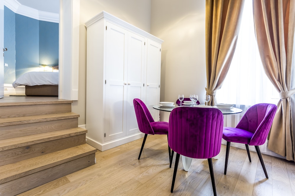 Suite - Photo 5