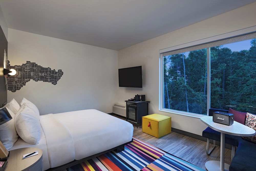 Room, 1 King Bed - Photo 3