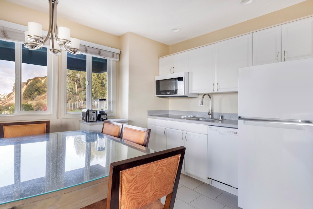 2 Bedroom Ocean View 1 King 1 Queen Suite Balcony photo 3