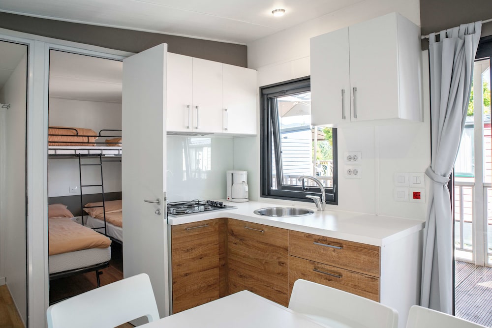 Basic Mobile Home, 2 Bedrooms photo 3