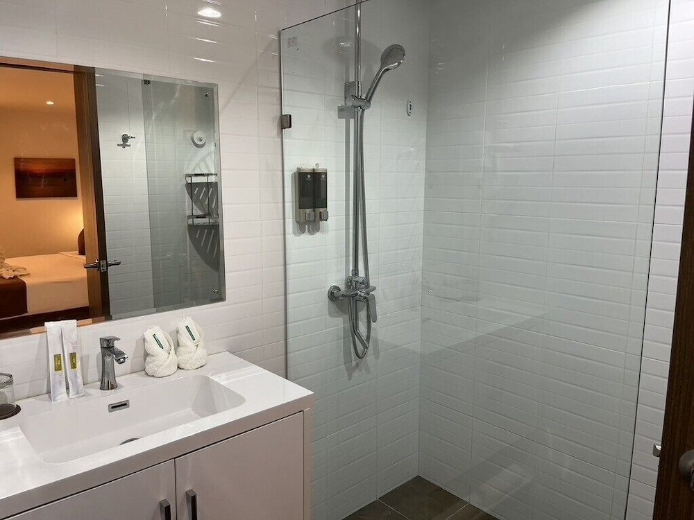 Premier Two Bedroom - Photo 6