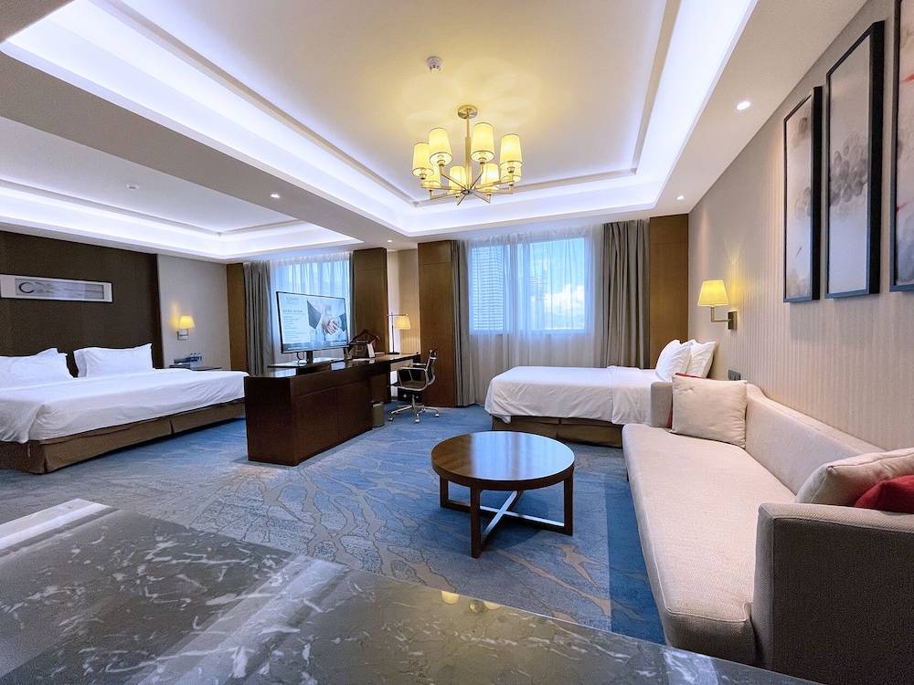Executive Family Room photo 3