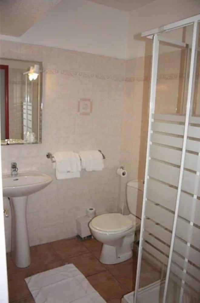Family Room - Photo 2