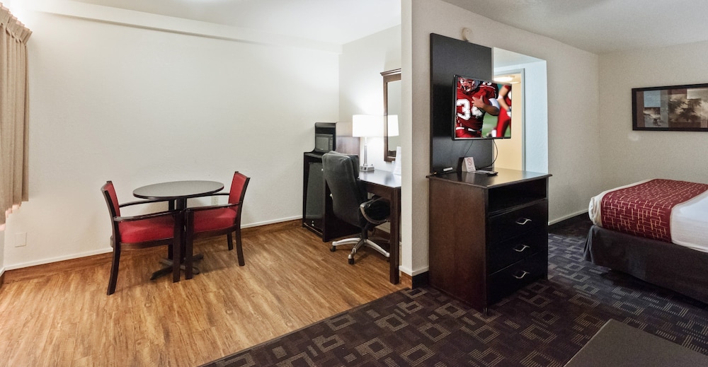 Suite, Smoking (2 King Beds)