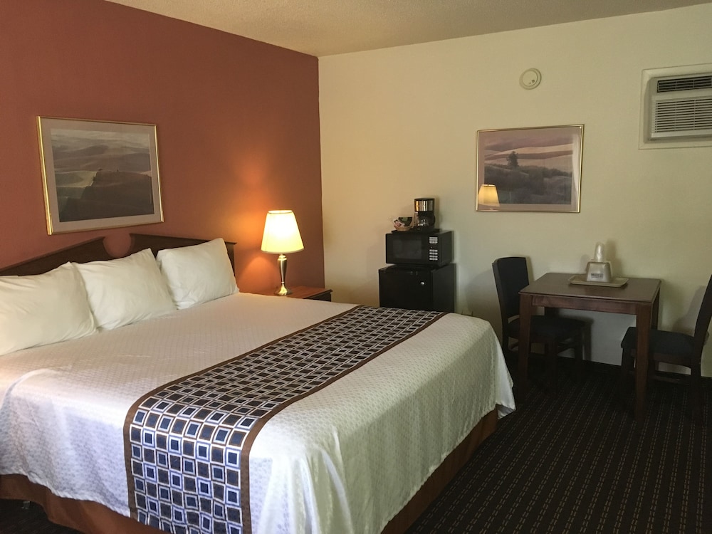 Standard Room, 1 King Bed, Non Smoking - Photo 3