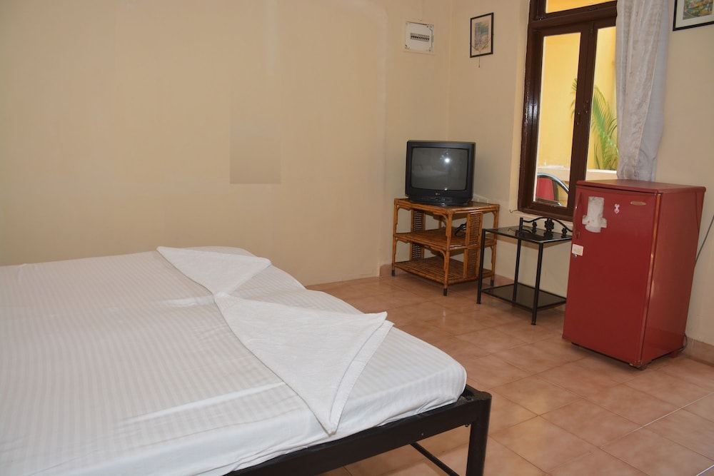 Standard Double Room, 1 King Bed, Garden View photo 3