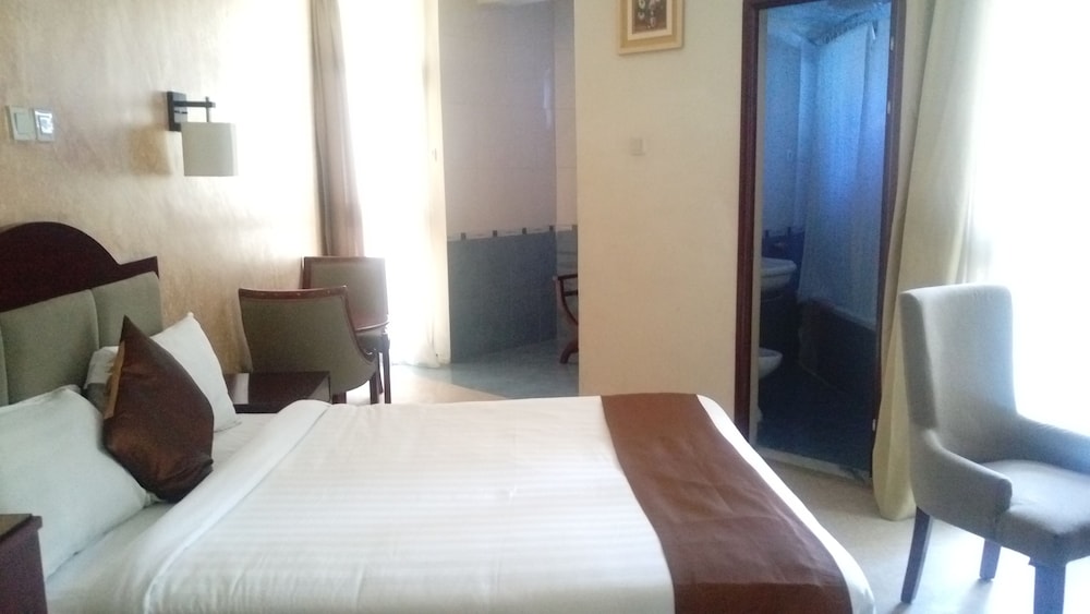 Deluxe Single Room, 1 Queen Bed, Accessible, Mountain View photo 2
