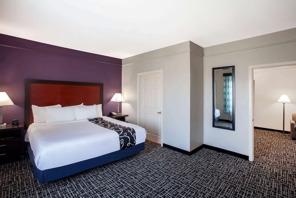 Deluxe Suite, 1 King Bed, Non Smoking (Family) - Photo 1