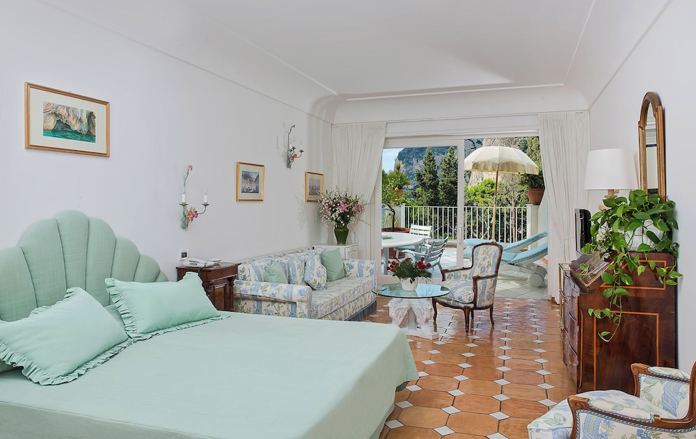 Junior Suite with patio and garden view