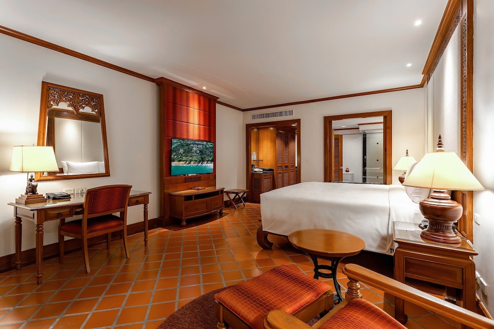 Room, 1 King Bed, Pool View (Ground Floor, Pool Access) - Photo 10