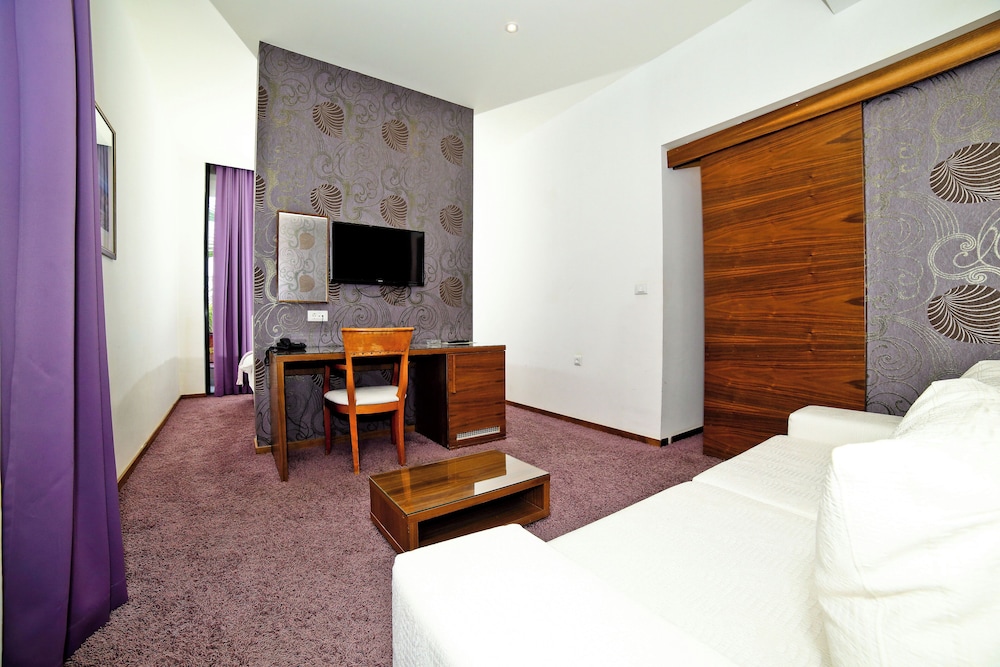 Classic Quadruple Room, 2 Twin Beds, Balcony, Annex Building - Photo 5