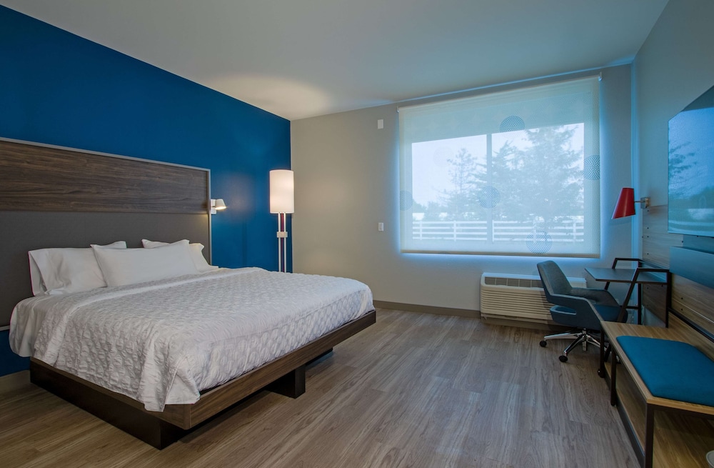 Room, 1 King Bed, Accessible (Mobility & Hearing, Roll-in Shower) - Photo 1