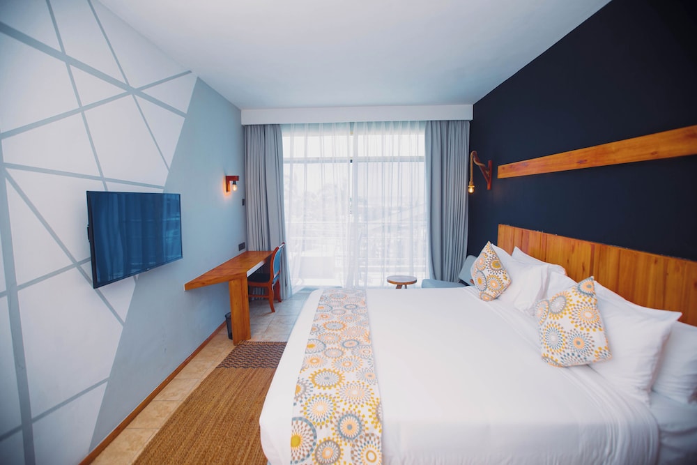 Standard Room, Courtyard View - Photo 9