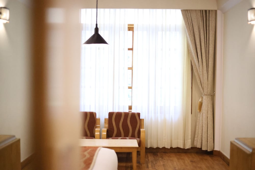 Deluxe Room - Mall road facing with Bathtub - Photo 16