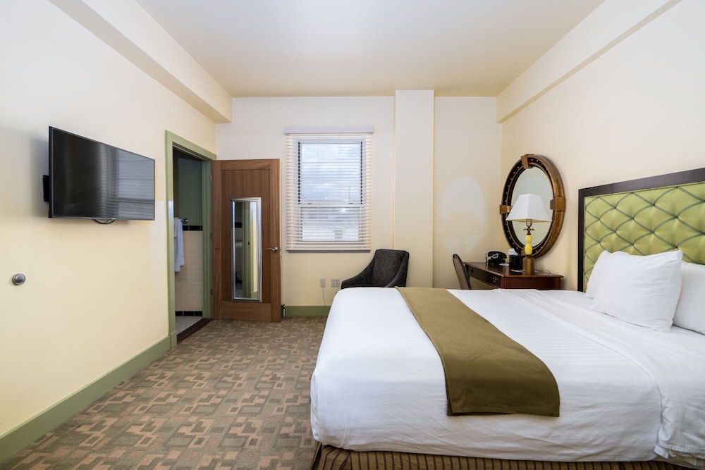 Room, 1 King Bed photo 3