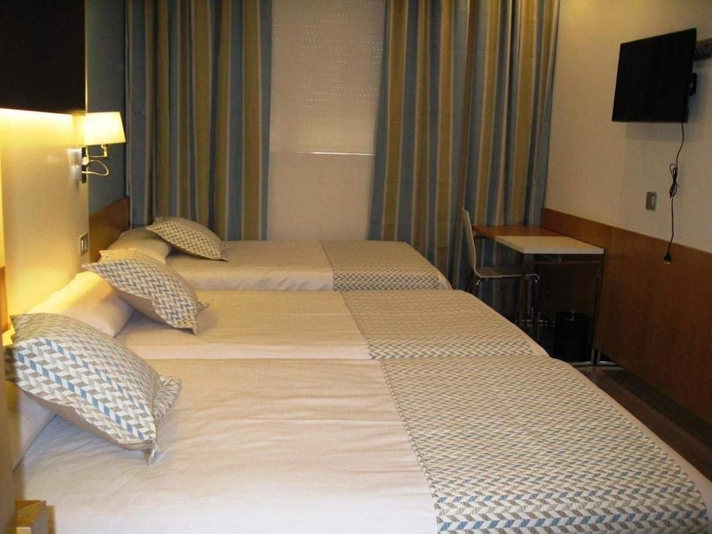 Standard Triple Room photo 2