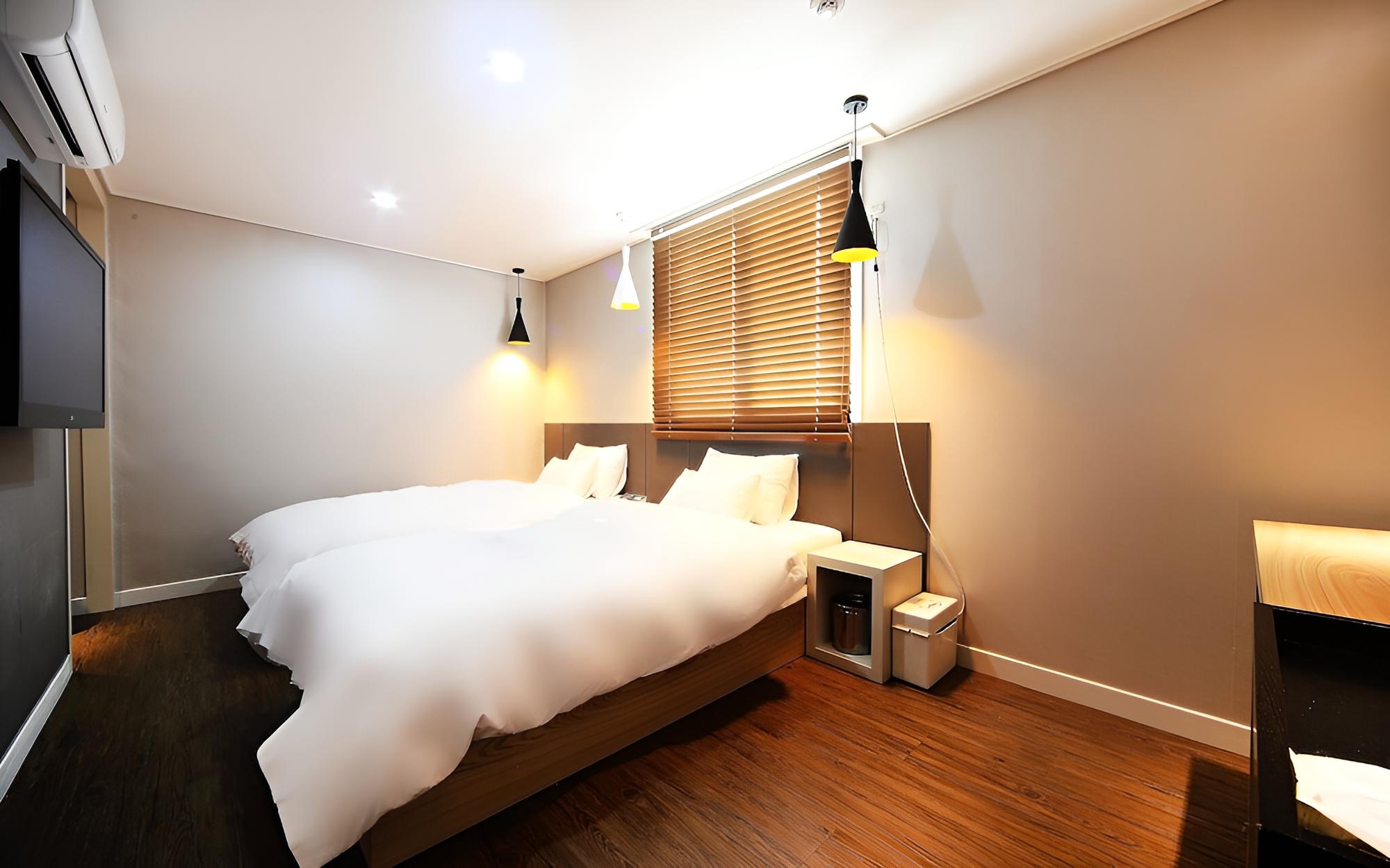 Room (Twin Room (Double Single/New Air Cond)