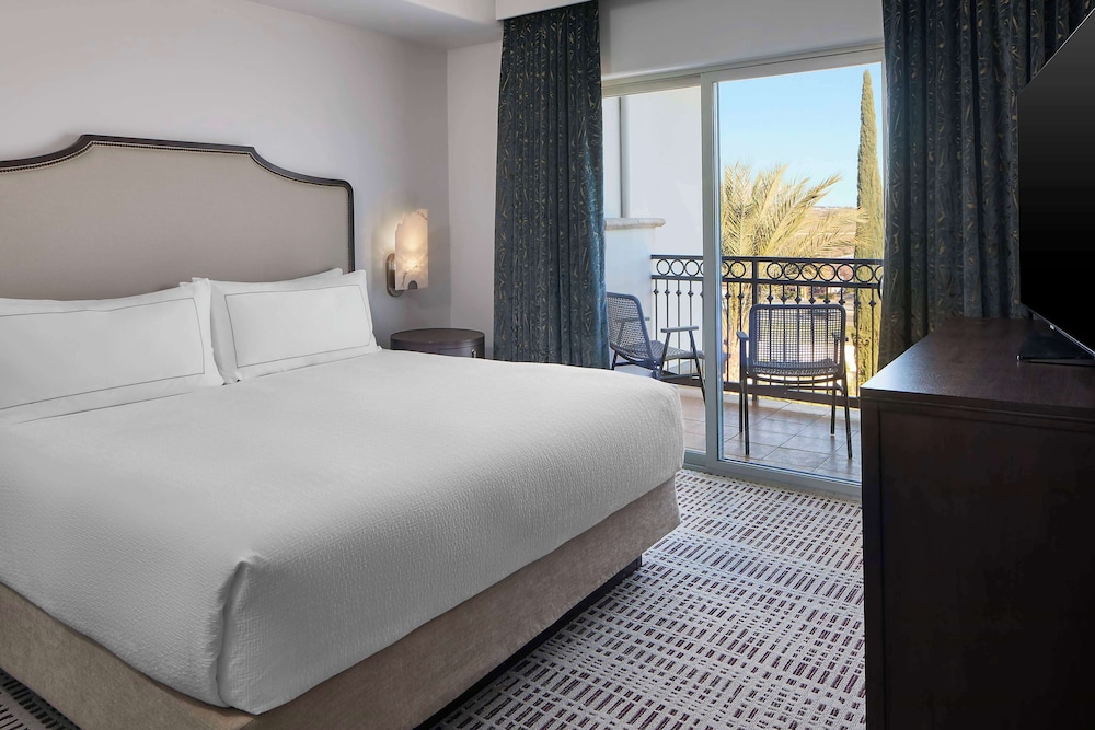 Suite, 1 Bedroom, Balcony - Photo 1