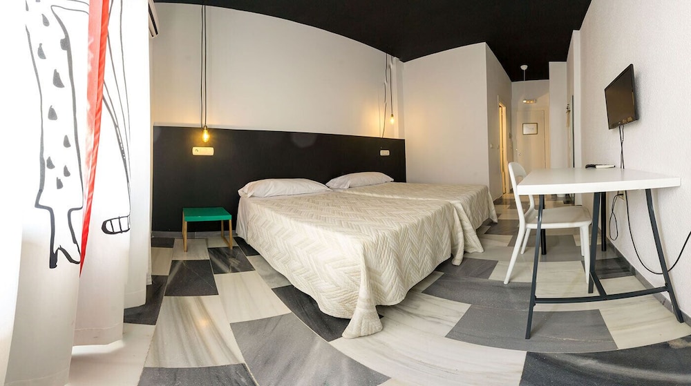 Basic Double Room photo 2