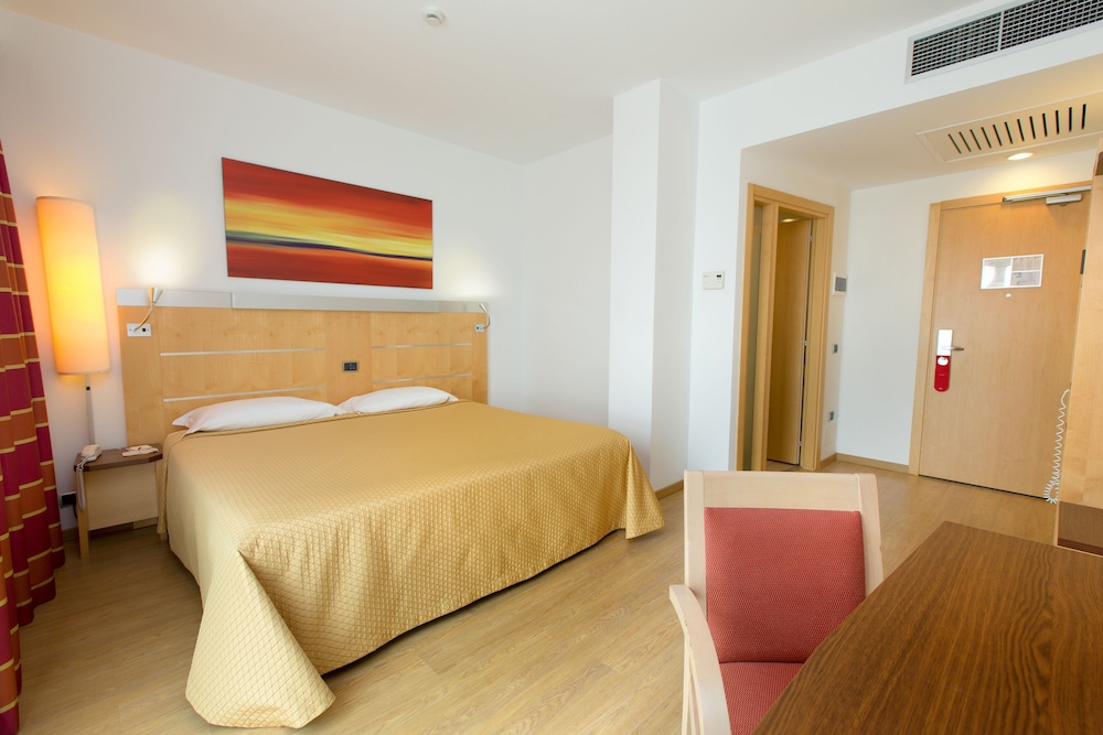 Standard Double or Twin Room - Photo 2