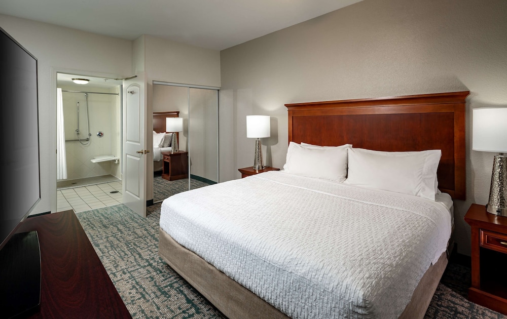 Suite, 1 King Bed, Accessible (Mobility & Hearing, Roll-in Shower) - Photo 5