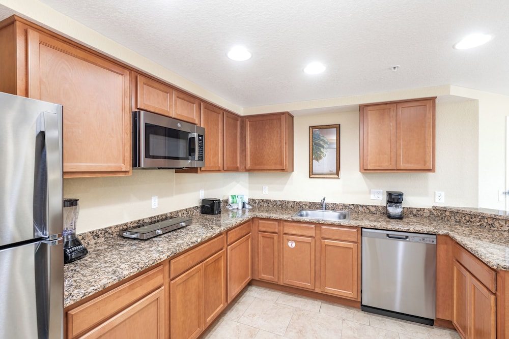 King One Bedroom Suite, Kitchenette - Photo 5