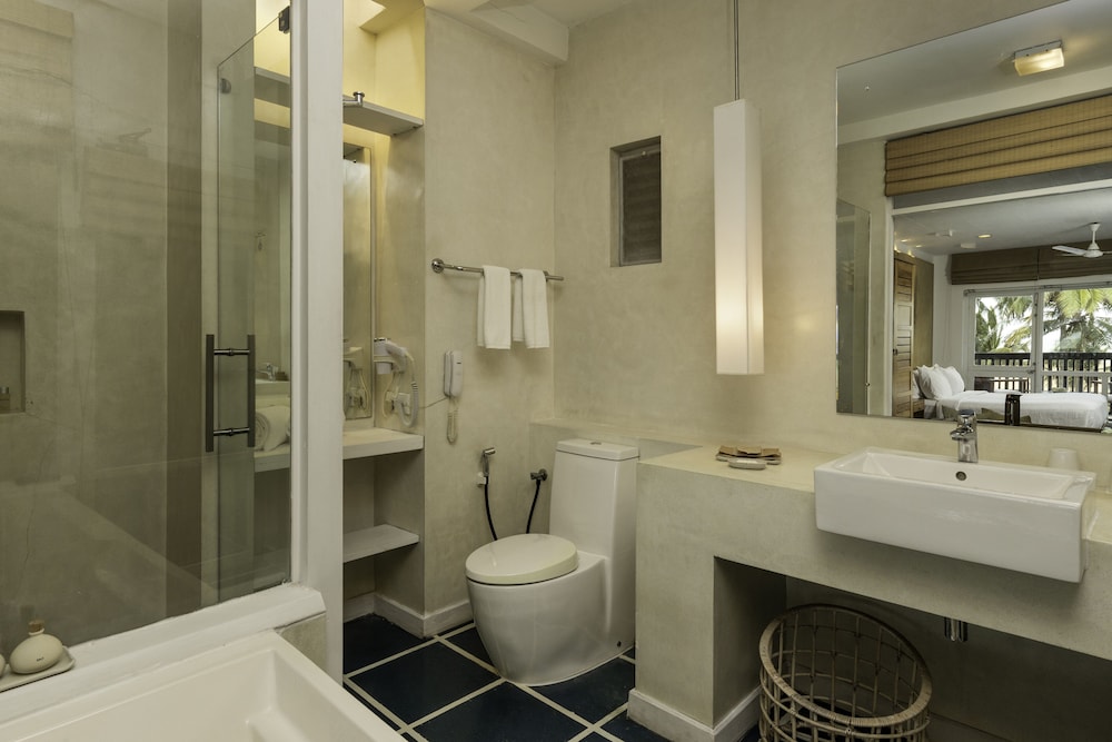 Deluxe Double Room with Sea View - Photo 6