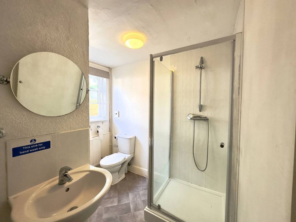 Standard Twin Room, Ensuite photo 2