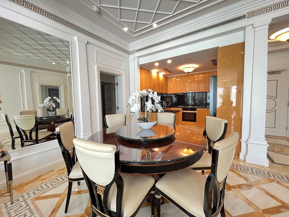 Executive Two Bedroom Condo (Rooftop)