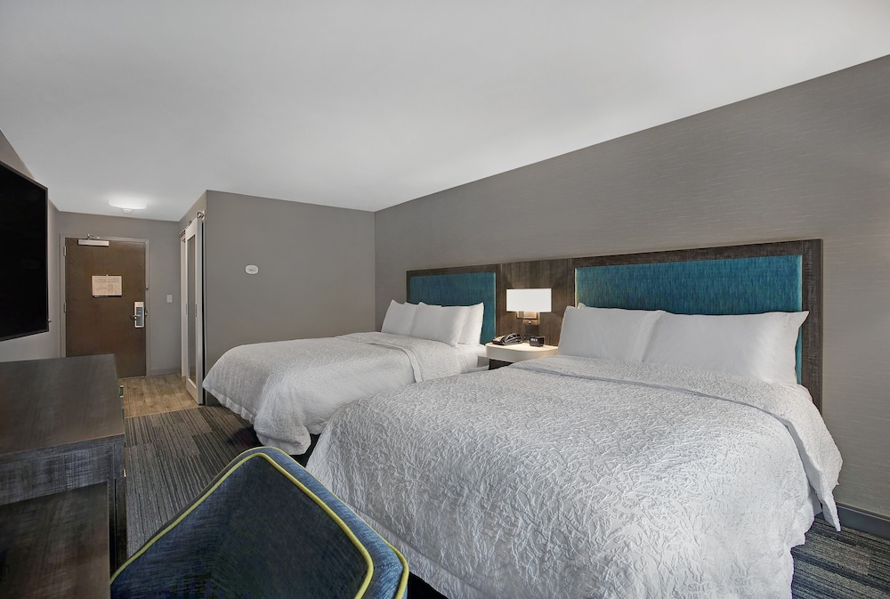 Room, 2 Queen Beds, Refrigerator - Photo 3