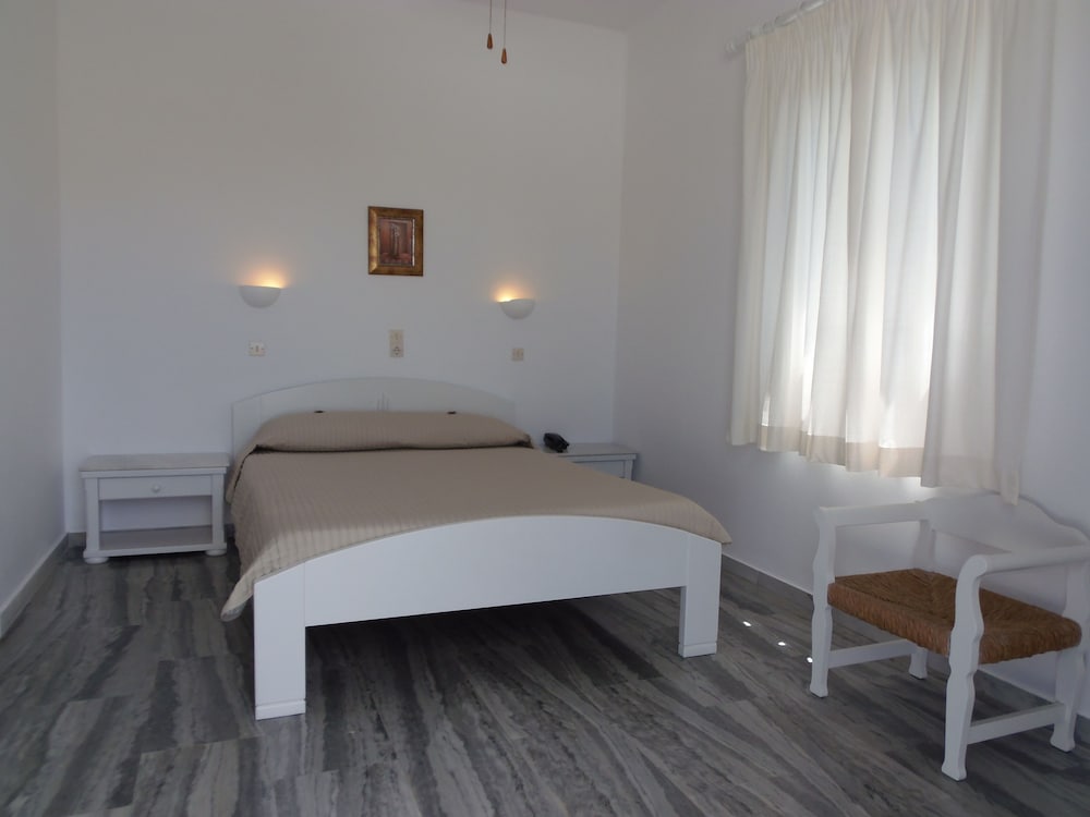 Double or Twin Room - Photo 5
