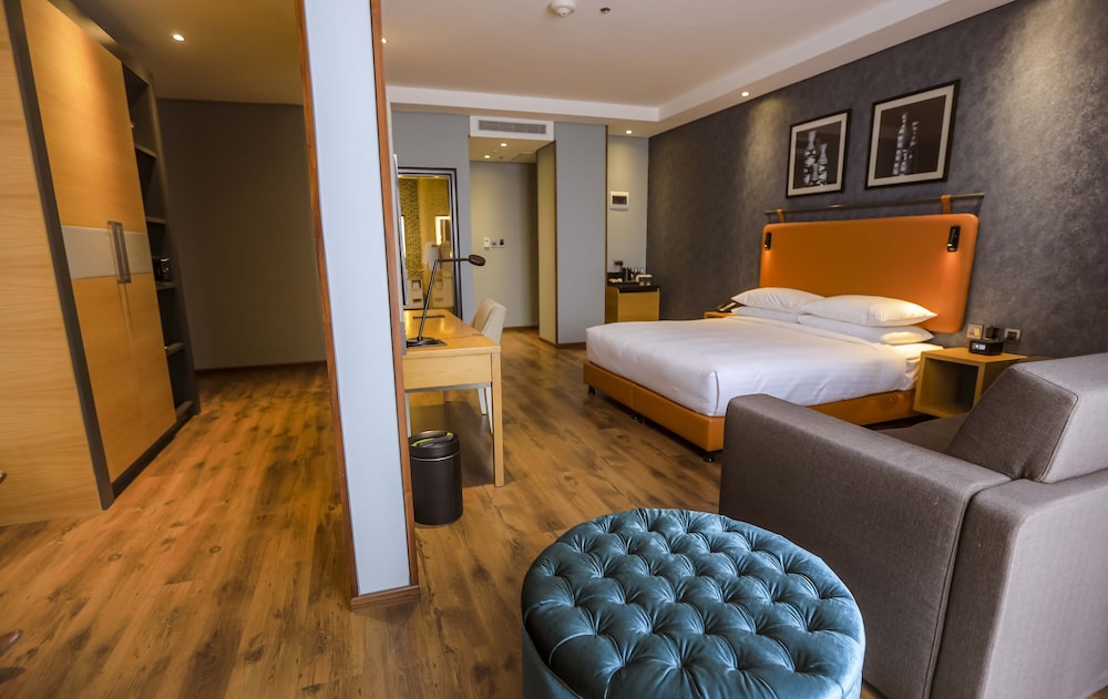Junior Suite, 1 King Bed - Photo 4