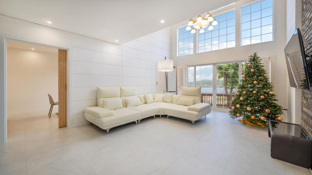 Basic Room, 3 Bedrooms (whole house)