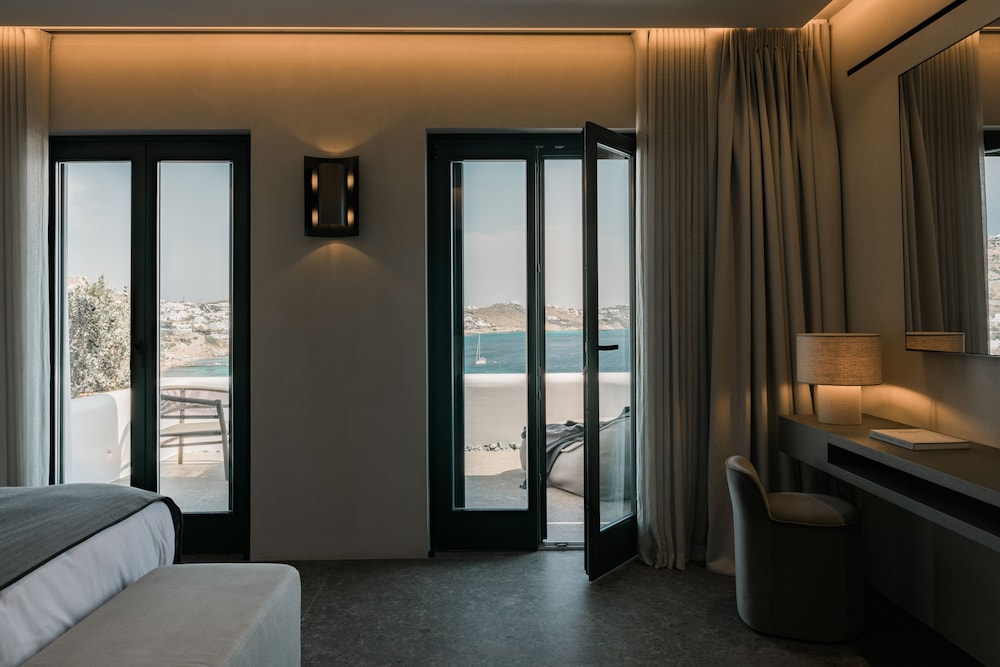 Superior Suite, Sea View - Photo 4