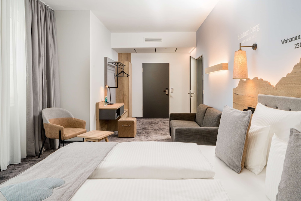 Junior Room, 1 Double Bed (Walk-in Shower;Cozy Sitting Corner)