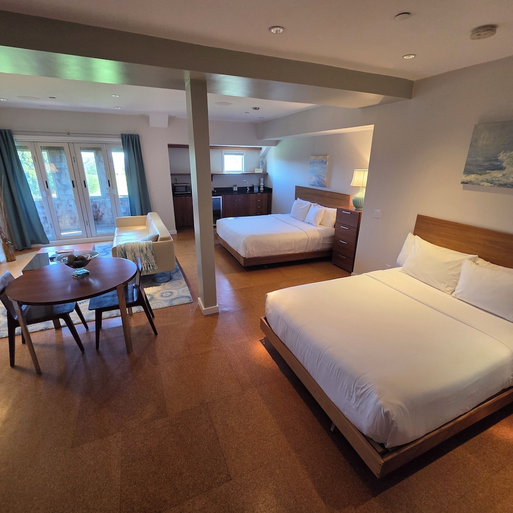 Studio Suite, Multiple Beds, Ocean View