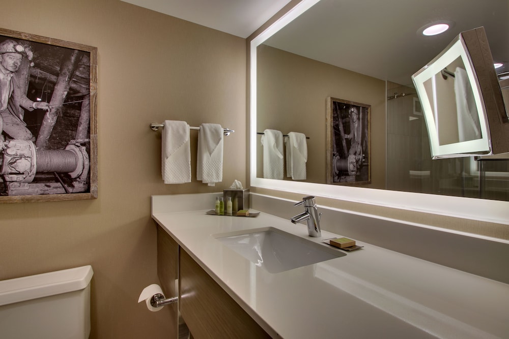 Suite, 2 Queen Beds, Air conditioning - Photo 5