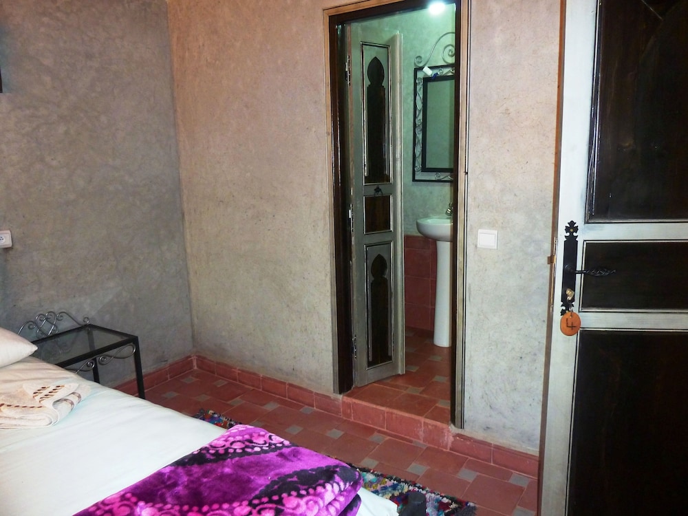 Basic Double Room photo 2