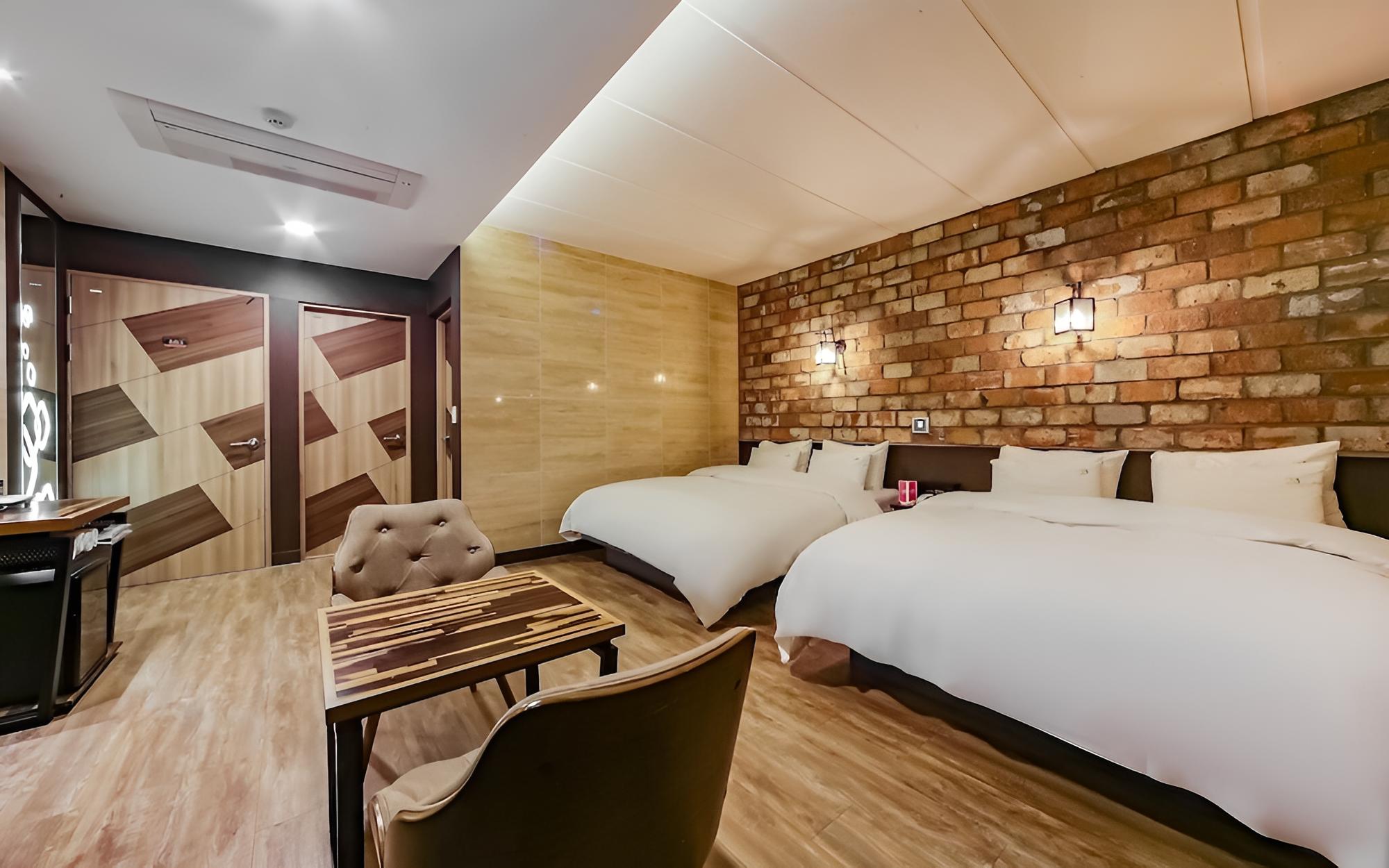 Room (TWIN (PC Double + Double Bed Netflix ) - Photo 2