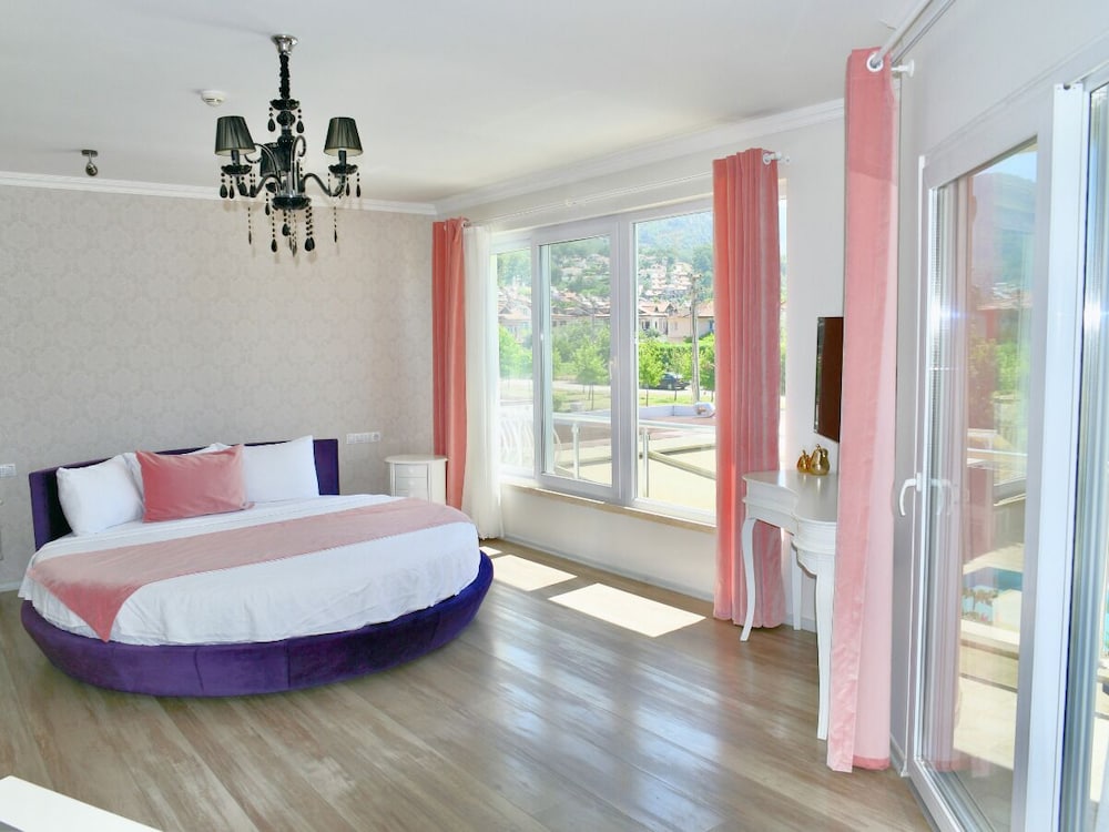 Honeymoon Suite, Non Smoking, Jetted Tub