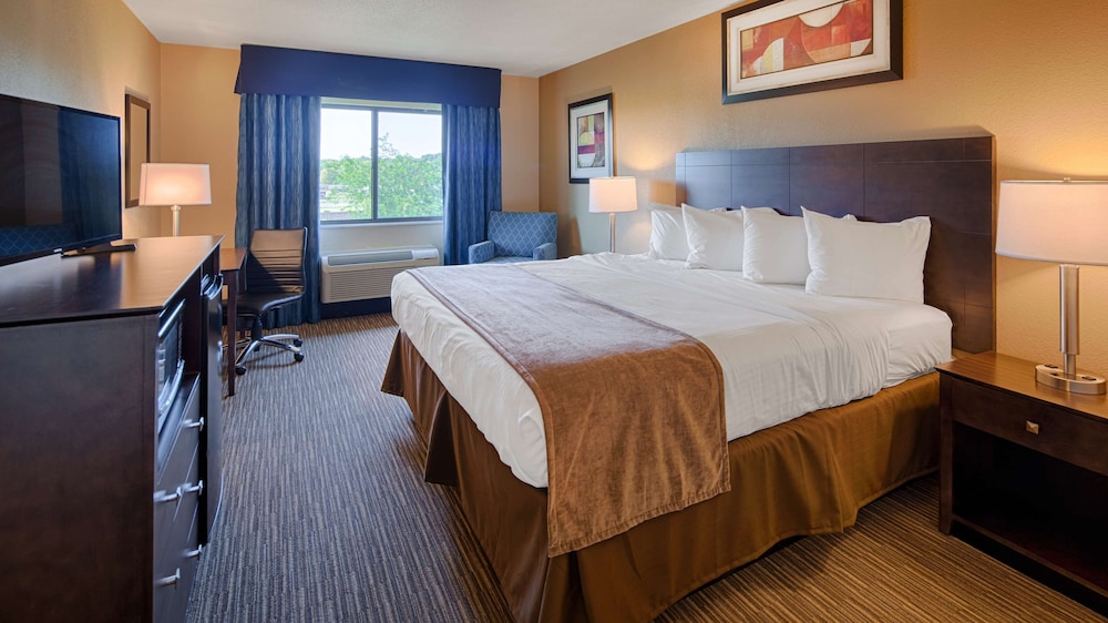 Suite, 1 King Bed, Jetted Tub, River View - Photo 4