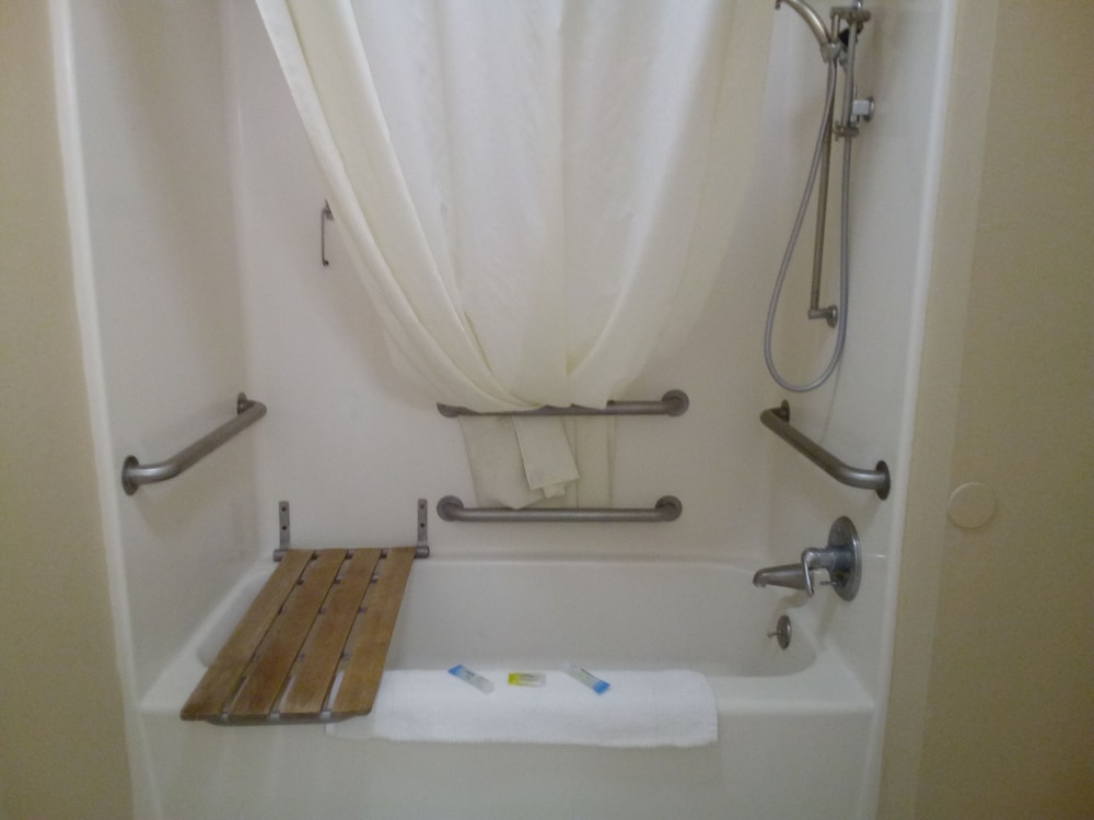 Room, 2 Queen Beds, Accessible, Non Smoking - Photo 3