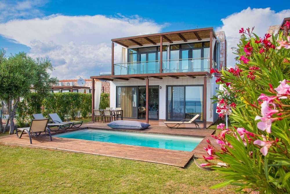 Villa photo 2
