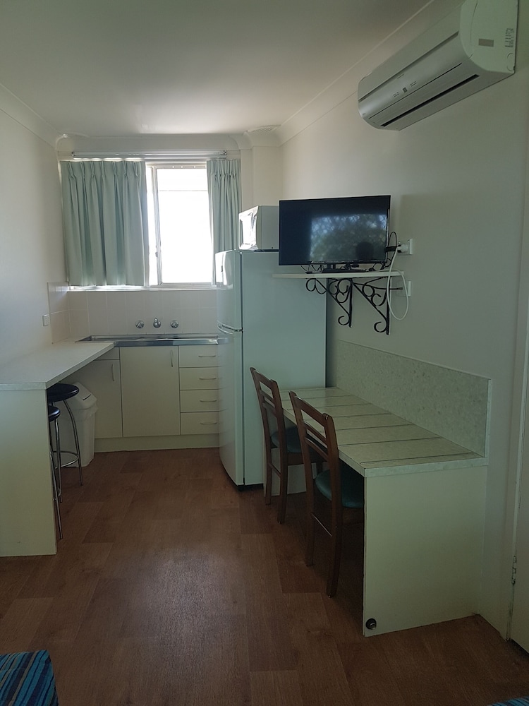 Family Room, Kitchenette (Family River View) photo 3