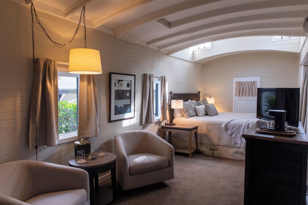 Suite, 1 King Bed (Caboose) photo 1