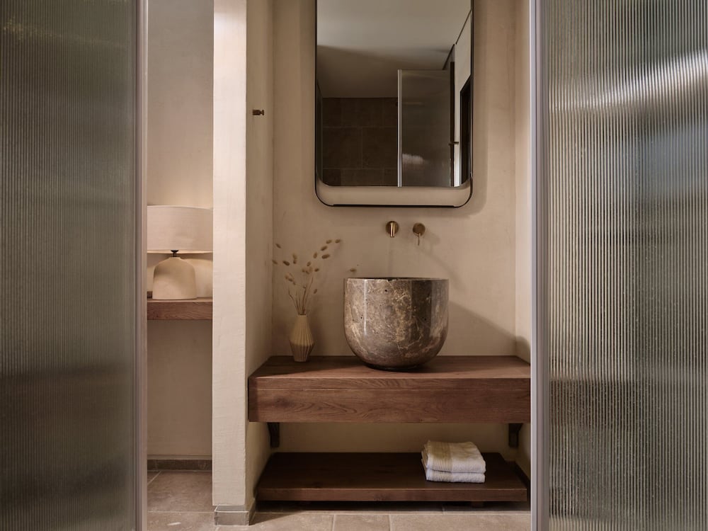 Elite Suite with Hot Tub and Partial Sea View - Photo 8