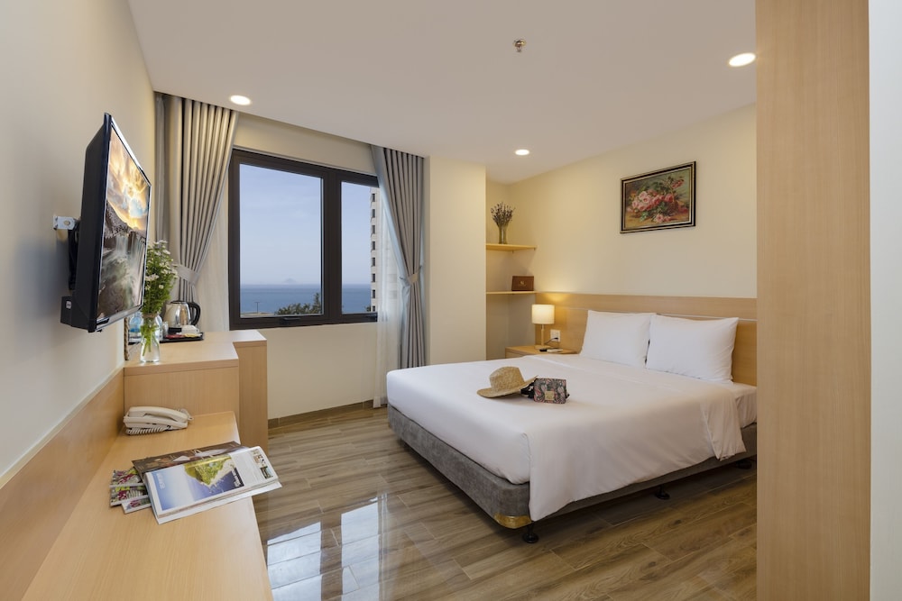 Deluxe Double Room, Partial Ocean View
