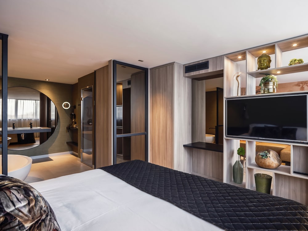 Business Suite - Photo 3