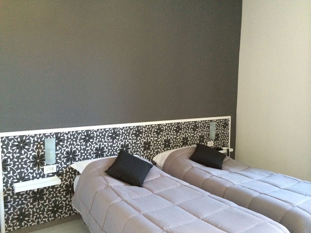 Standard Twin Room, 2 Twin Beds photo 3
